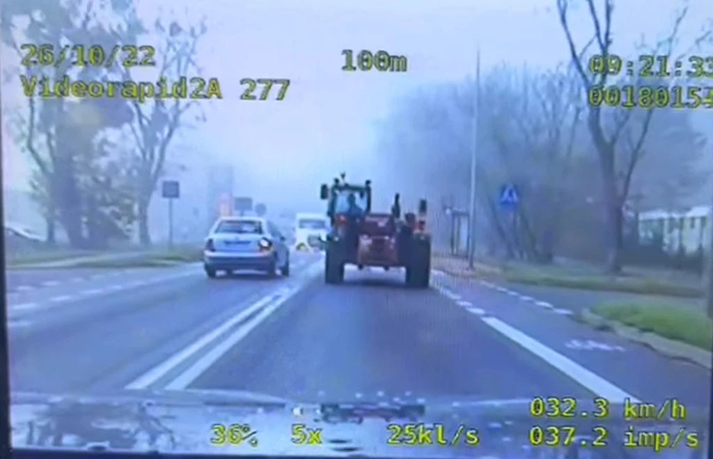 Nowy taryfikator jest bardzo restrykcyjny. Kierująca Skodą zapewne nie wiedziała, że przed nią jest przejście, a niemal straciła prawo jazdy Nowy taryfikator jest bardzo restrykcyjny. Kierująca Skodą zapewne nie wiedziała, że przed nią jest przejście, a niemal straciła prawo jazdy