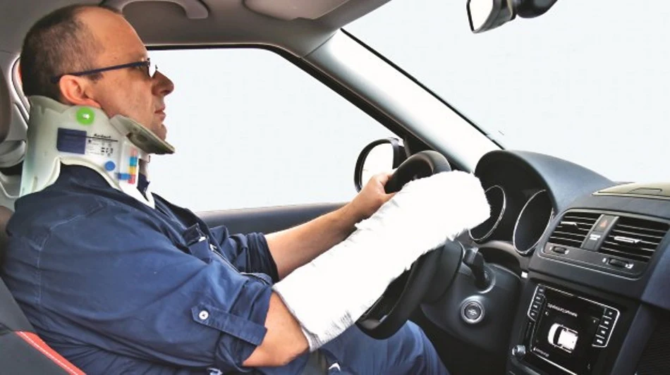 Czy można prowadzić auto z ręką w gipsie? A w kołnierzu ortopedycznym? Czy można prowadzić auto z ręką w gipsie? A w kołnierzu ortopedycznym?