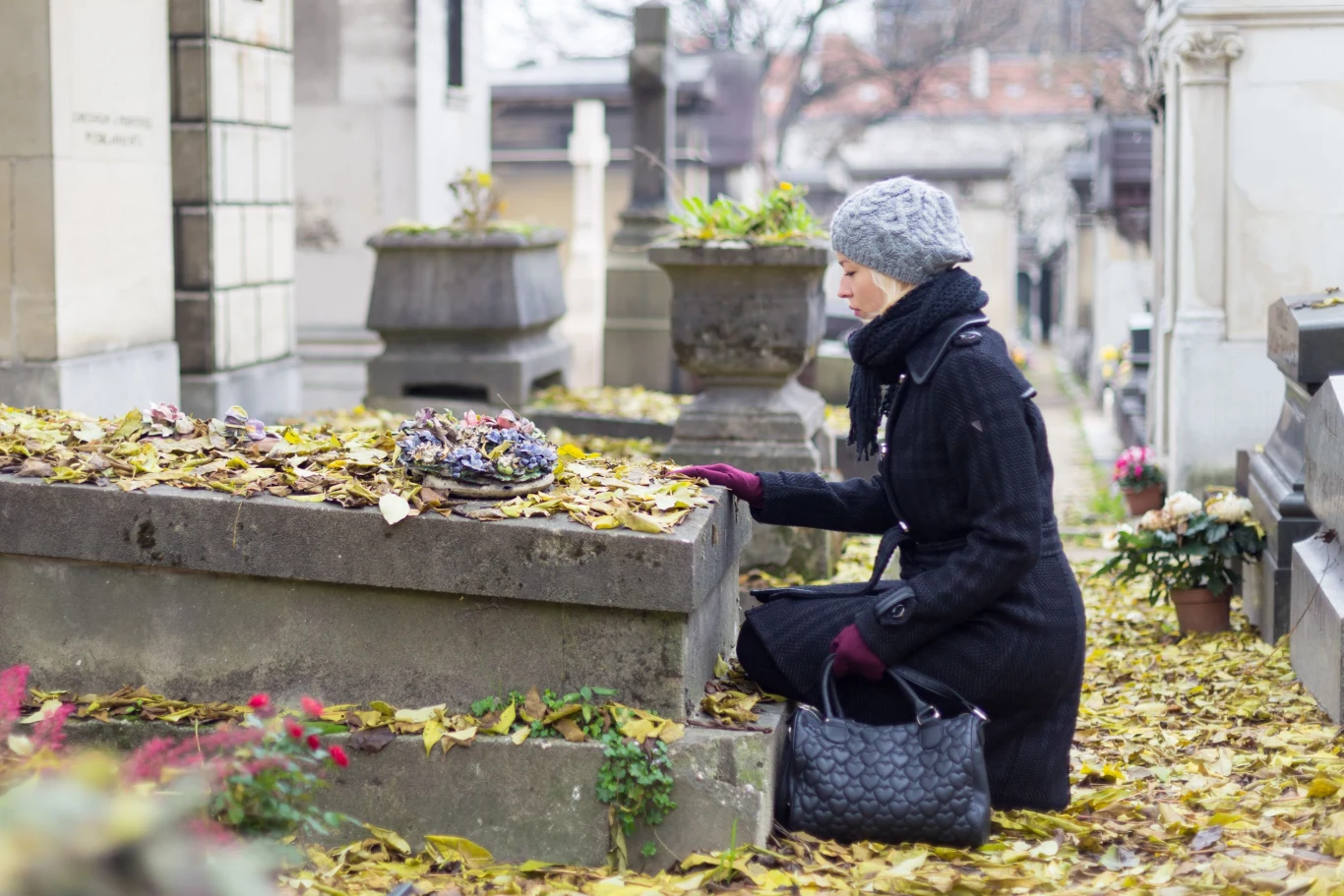 Śmierć męża to sama w sobie jest życiowym dramatem, dlatego tematem dziedziczenia po małżonku warto zainteresować się jak najwcześniej Śmierć męża to sama w sobie jest życiowym dramatem, dlatego tematem dziedziczenia po małżonku warto zainteresować się jak najwcześniej
