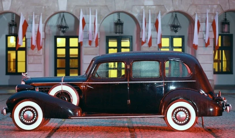 Cadillac 355D Series 30 Fleetwood 7 Passengers Limousine Cadillac 355D Series 30 Fleetwood 7 Passengers Limousine
