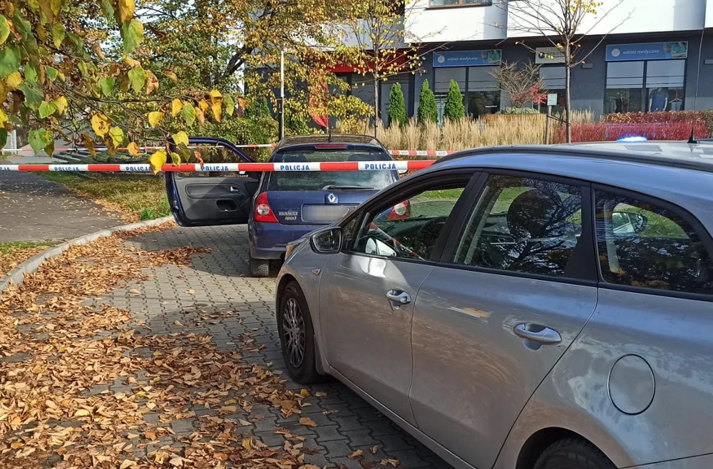 Kierowca Clio wzbudził zainteresowanie policjantów ruszając z piskiem opon ze skrzyżowania