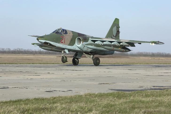 Su-25 obecnie wykorzystywany w Ukrainie pokazuje, że czasy sowieckiej technologii wojskowej są już dawno za nami