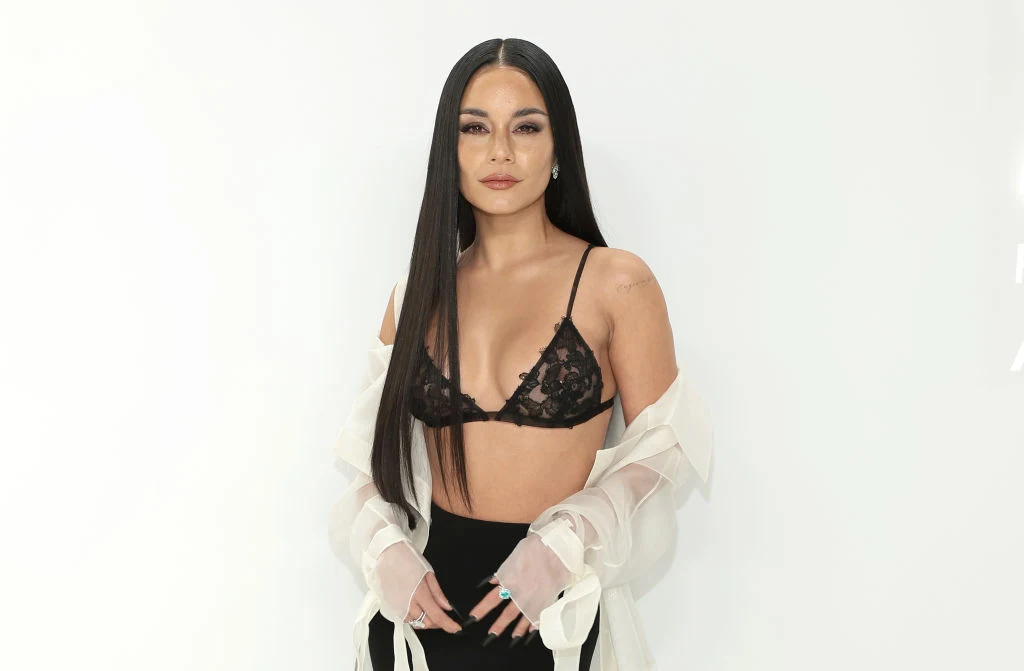 Vanessa Hudgens wyróżniała się z tłumu. Góra kreacji 33-letniej aktorki była właściwie przezroczysta