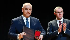 Wicepremierowi Jackowi Sasinowi odznaczenie wręczył prezes Poczty Polskiej Krzysztof Falkowski