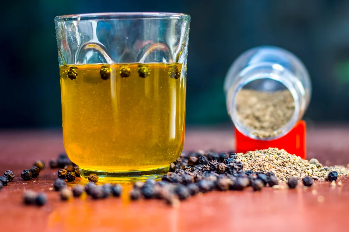 Pieprz, dzięki zawartej w niej piperynie, działa antynowotworowo, przeciwzapalnie a także usprawnia proces przemiany materii