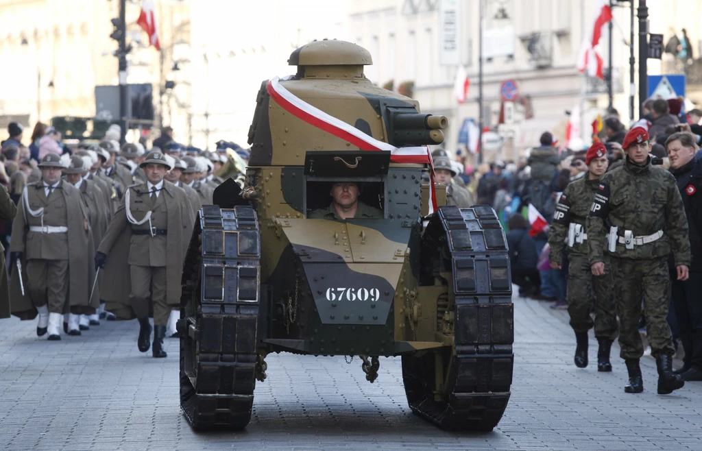 11.11.2013 Warszawa Dzien Niepodleglosci Marsz Prezydencki " Razem dla Niepodleglej " n/z zabytkowy czolg fot. Stefan Maszewski/REPORTER