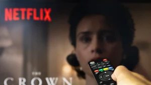 Nie tylko "The Crown". Pięć najlepszych seriali obyczajowych na Netflixie
