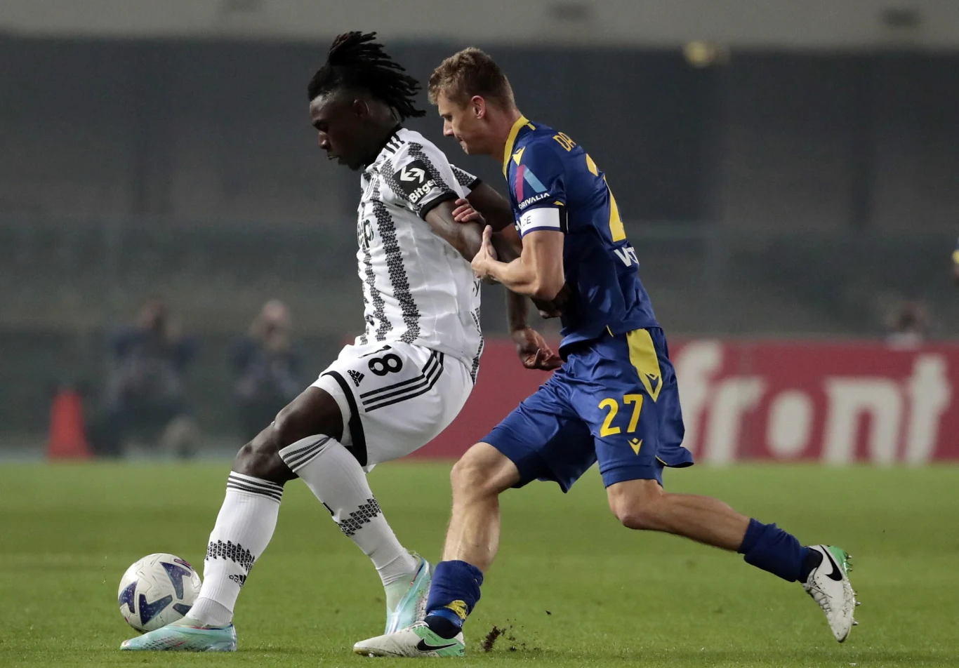 Moise Kean w starciu z Pawłem Dawidowiczem Moise Kean w starciu z Pawłem Dawidowiczem