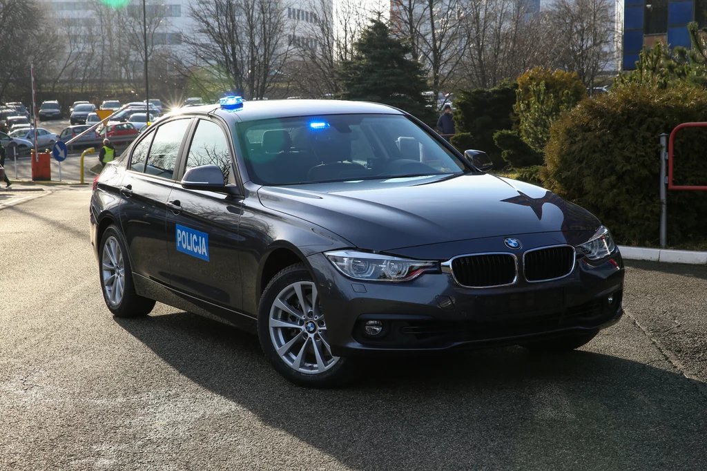 Nieoznakowane radiowozy policji trudno odróżnić od zwykłych modeli BMW