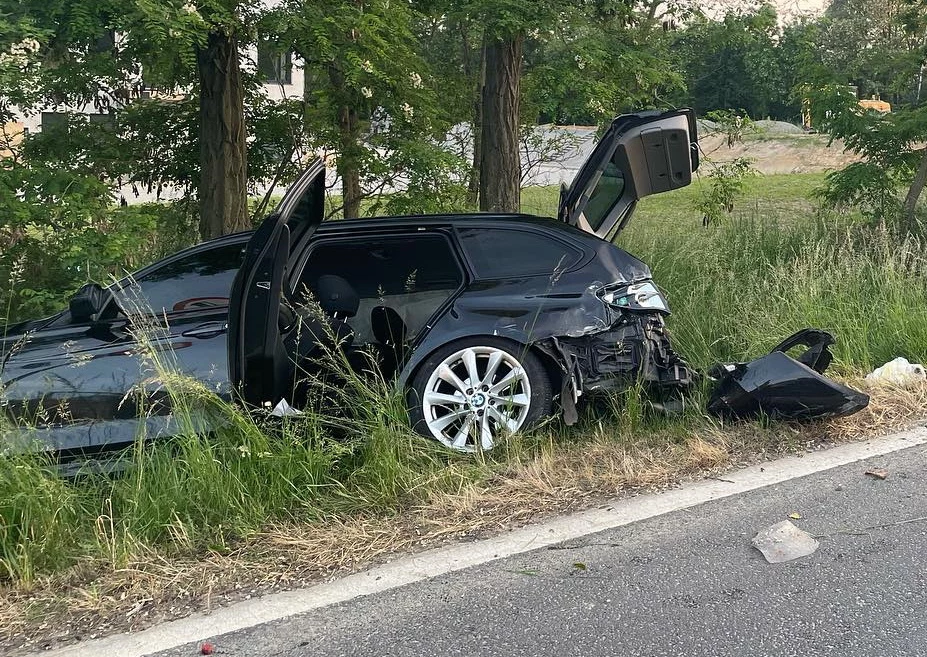 Po wypadku policjant uciekł pieszo, ale szybko został zatrzymany / Fot: Straż pożarna