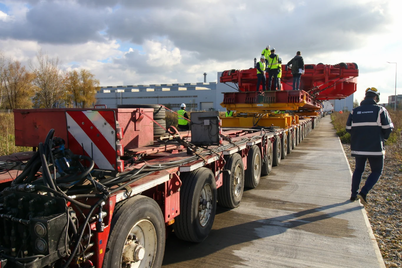 Transport maszyny TBM na budowę drogi S19 koło Rzeszowa