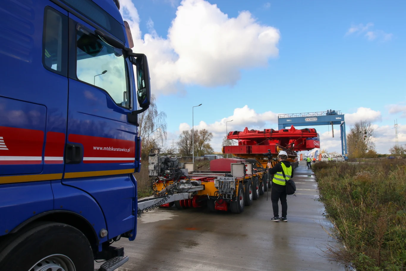 Transport maszyny TBM na budowę drogi S19 koło Rzeszowa