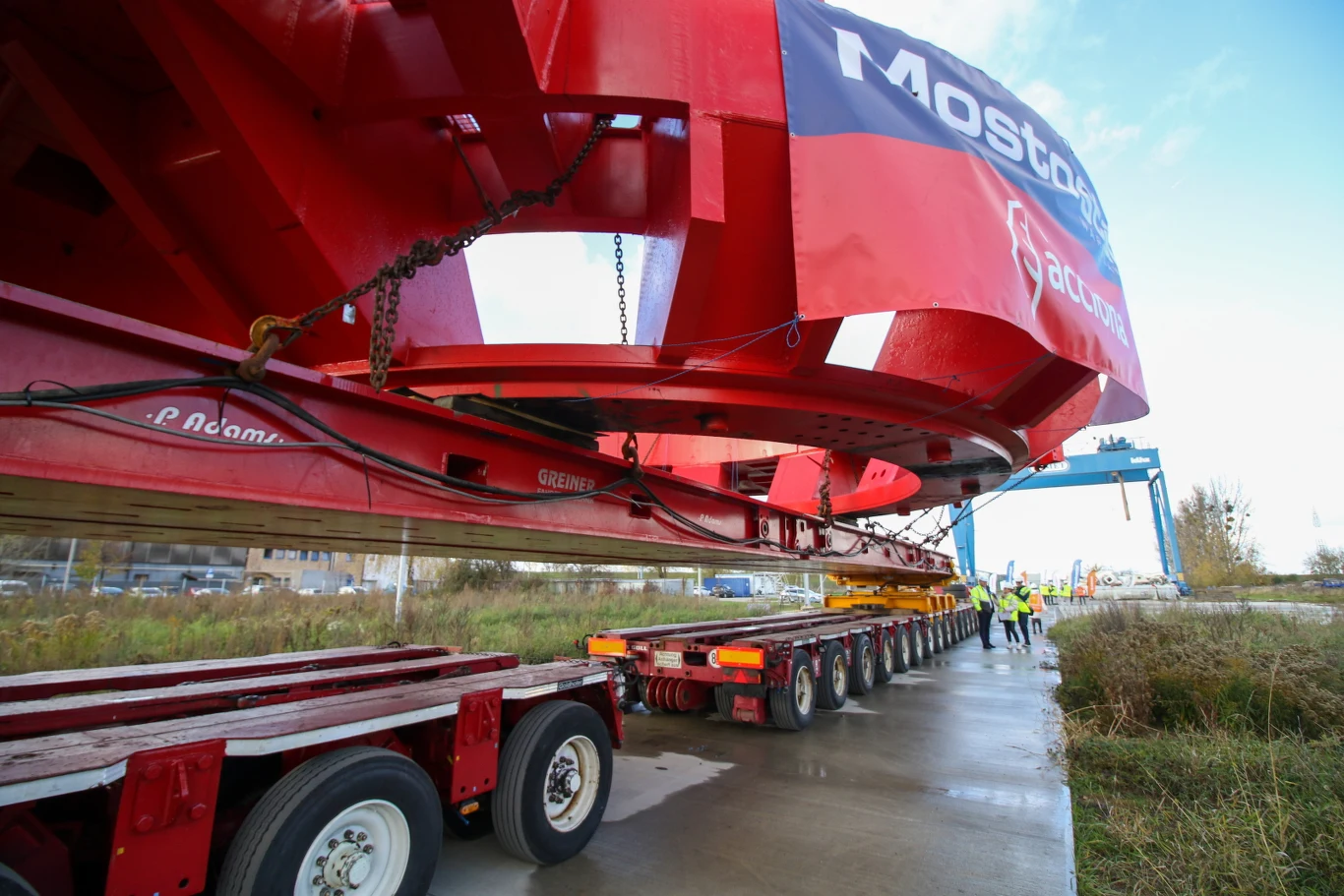 Transport maszyny TBM na budowę drogi S19 koło Rzeszowa