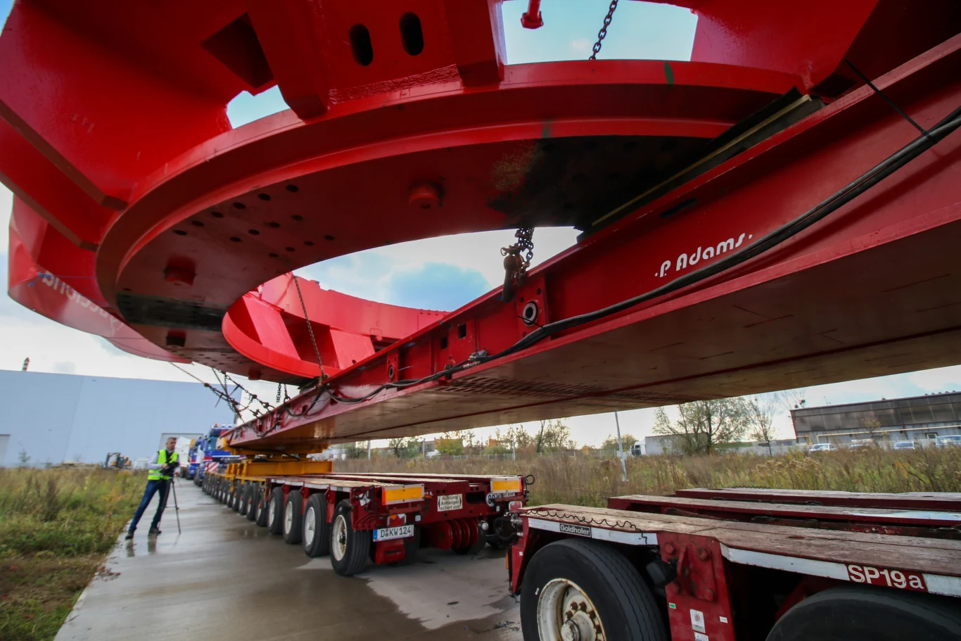 Transport maszyny TBM na budowę drogi S19 koło Rzeszowa