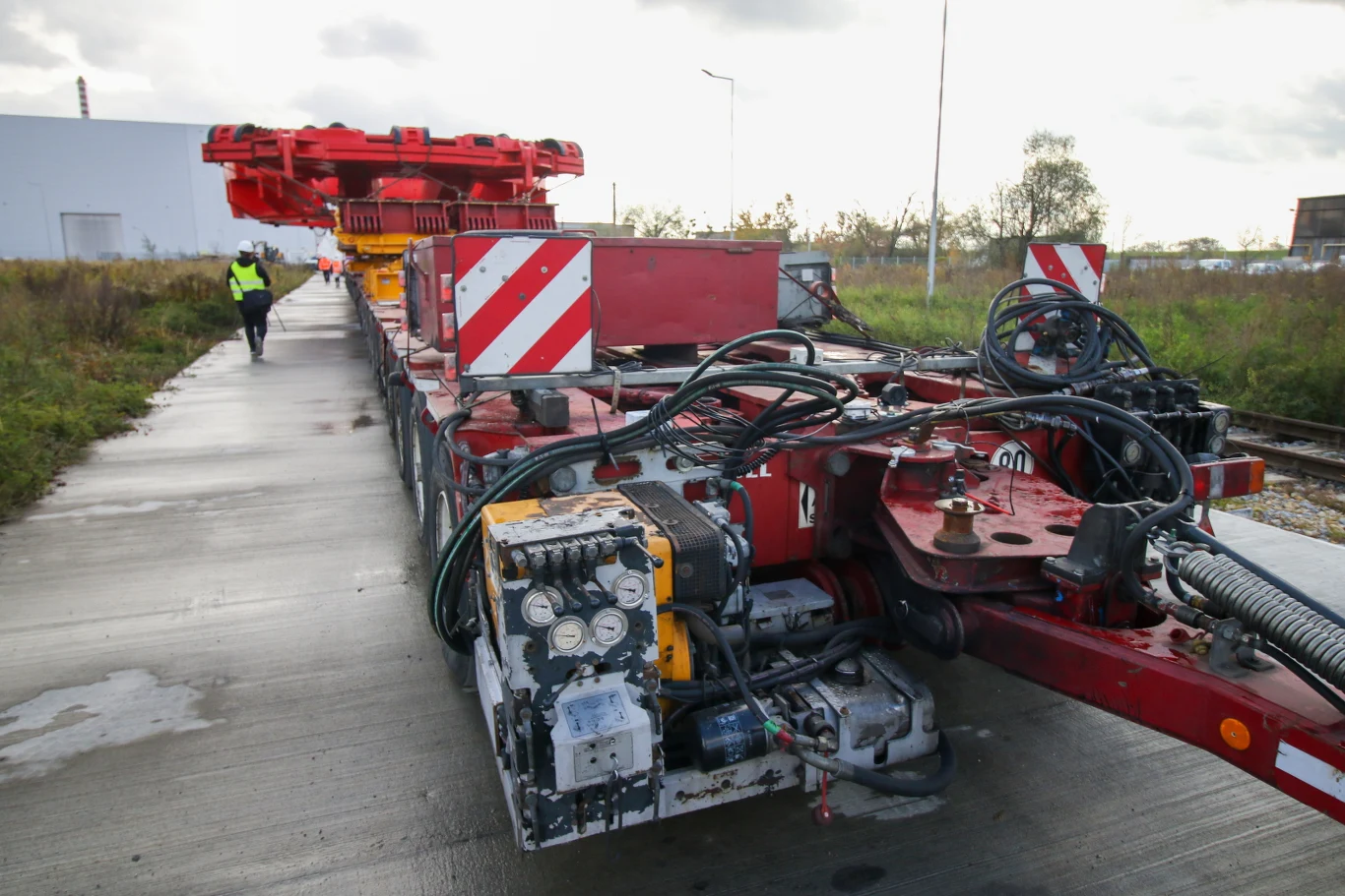Transport maszyny TBM na budowę drogi S19 koło Rzeszowa