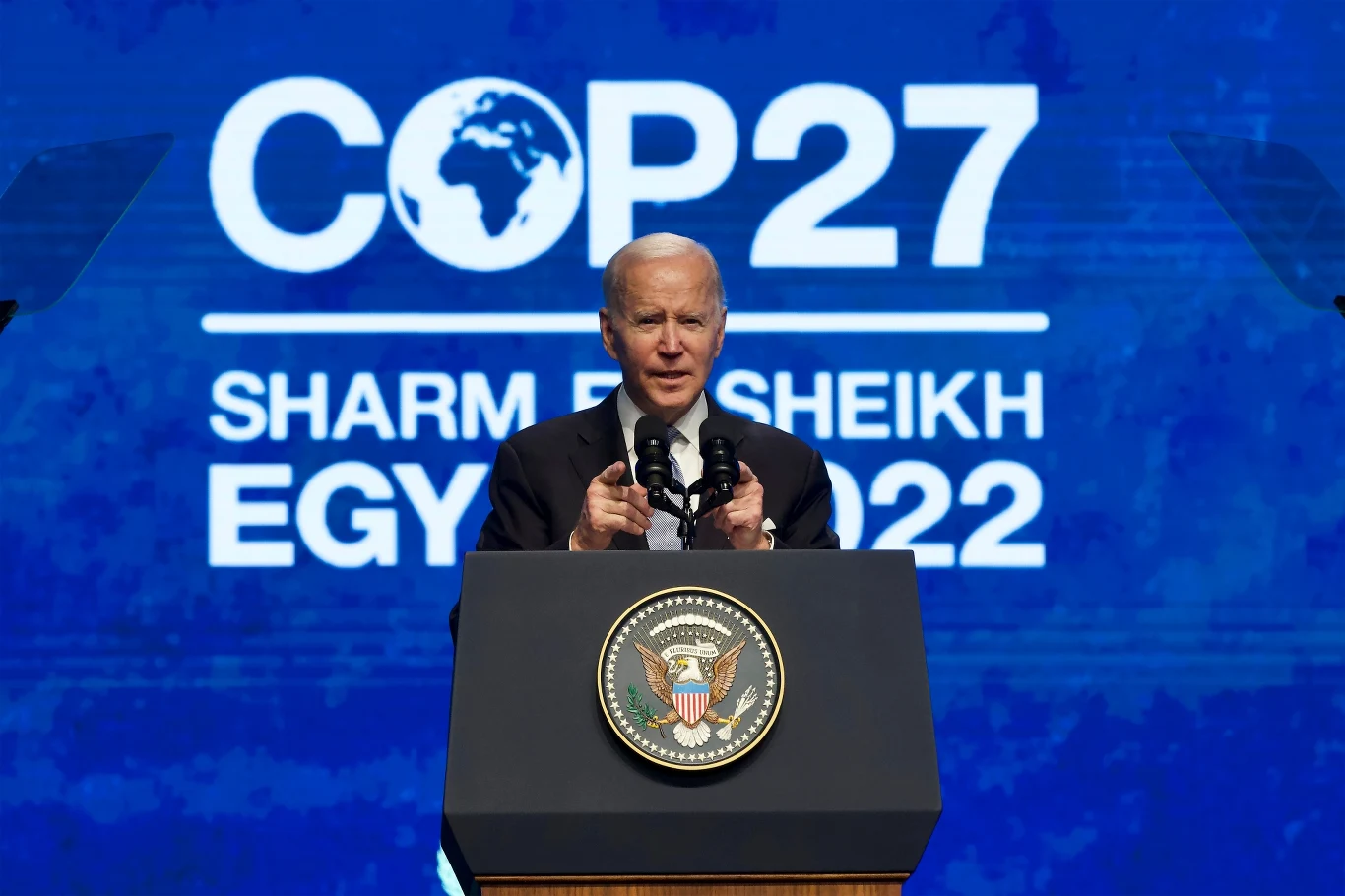 Światowi liderzy są krytykowani przez to, że wielu z nich na szczyt klimatyczny COP27 w Egipcie poleciało prywatnymi samolotami, które emitują dużo więcej zanieczyszczeń w przeliczeniu na pasażera niż komercyjne loty