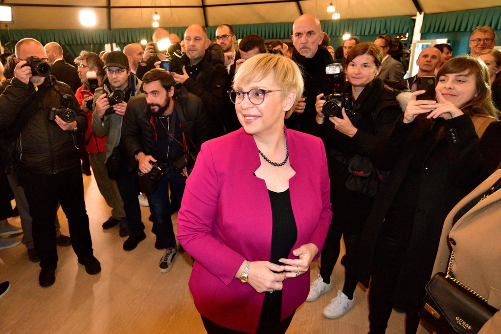 Natasza Pirs Musar, pierwsza kobieta-prezydent-elekt Słowenii, podczas wieczoru wyborczego w Lublanie Natasza Pirs Musar, pierwsza kobieta-prezydent-elekt Słowenii, podczas wieczoru wyborczego w Lublanie