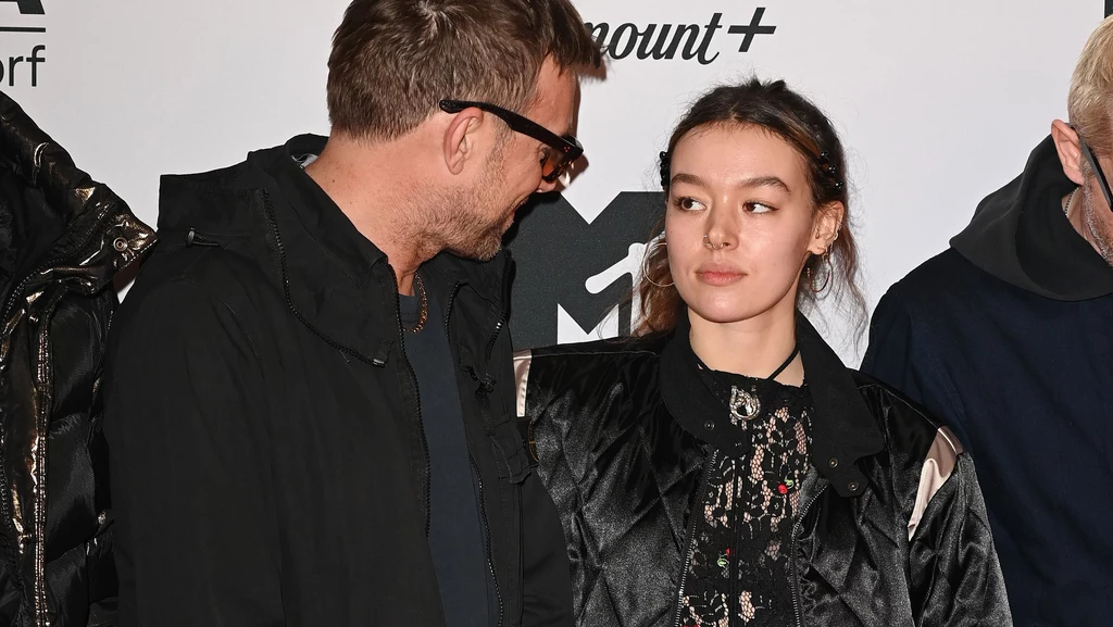 Damon Albarn na gali MTV EMA 2022 pojawił się ze swoją córką Missy Albarn Damon Albarn na gali MTV EMA 2022 pojawił się ze swoją córką Missy Albarn