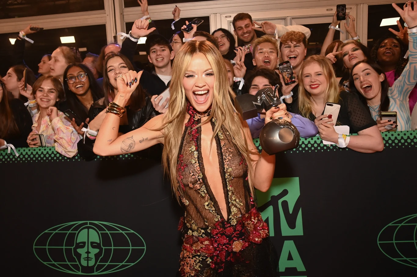 Galę MTV EMA 2022 prowadziła wokalistka Rita Ora ze swoim mężem, nowozelandzkim reżyserem Taika Waititi