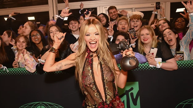 Galę MTV EMA 2022 prowadziła wokalistka Rita Ora ze swoim mężem, nowozelandzkim reżyserem Taika Waititi