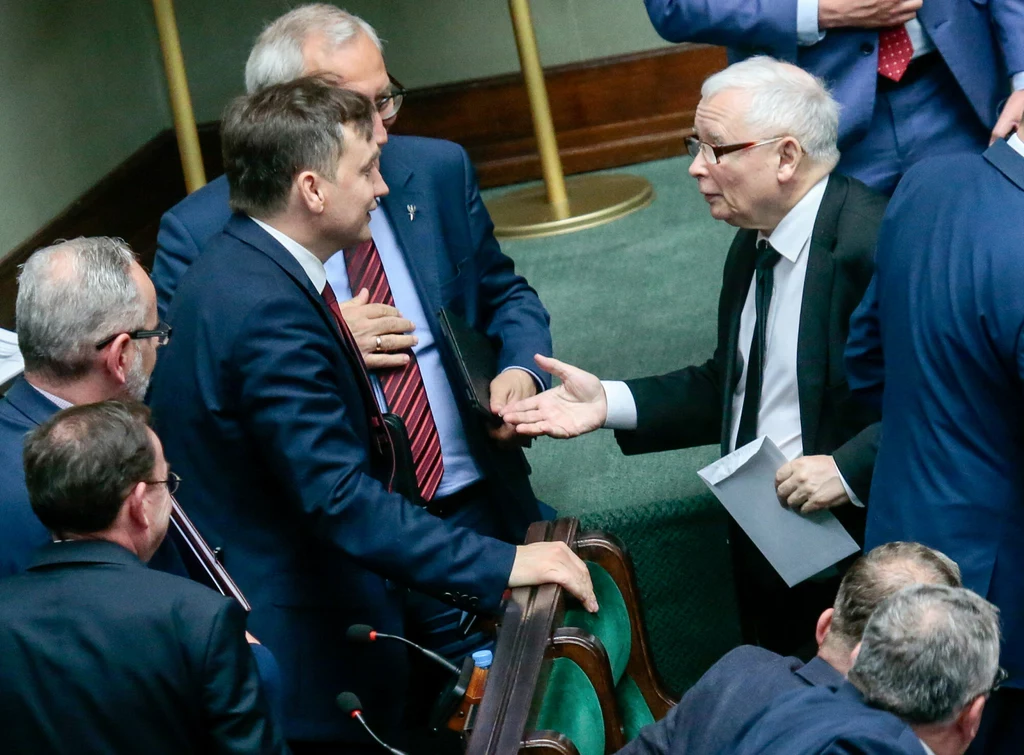 Stosunki na linii Jarosław Kaczyński-Zbigniew Ziobro stają się coraz bardziej napięte Stosunki na linii Jarosław Kaczyński-Zbigniew Ziobro stają się coraz bardziej napięte