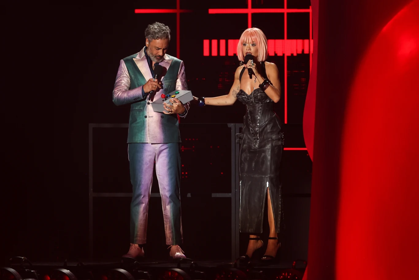 Rita Ora i Taiki Waititi na gali MTV EMA