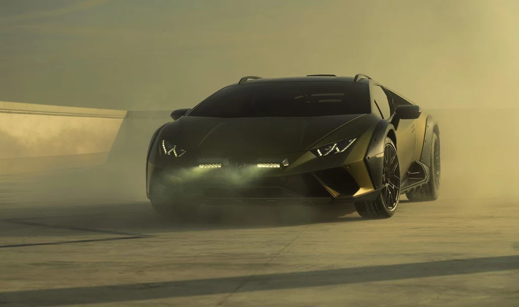 Lamborghini udostępniło zdjęcia modelu Huracan Sterrato bez kamuflażu.