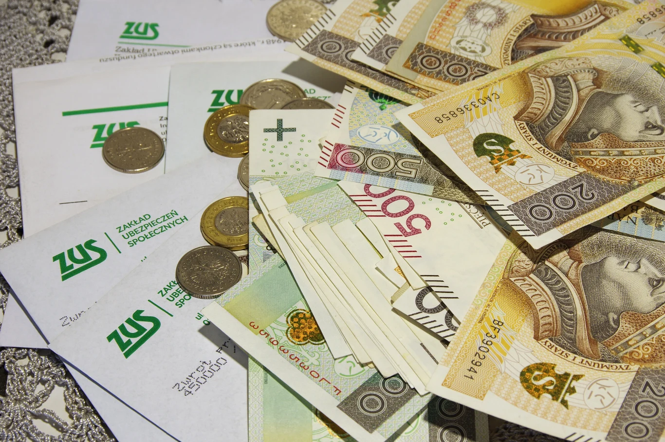 ZUS ogłosił wypłaty 1269 zł. Odszkodowanie z decyzją w 14 dni. ZUS ogłosił wypłaty 1269 zł. Odszkodowanie z decyzją w 14 dni.