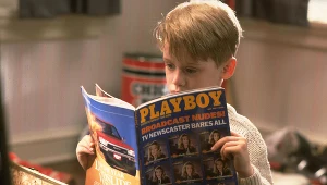 Macaulay Culkin w scenie z filmu "Kevin sam w domu"