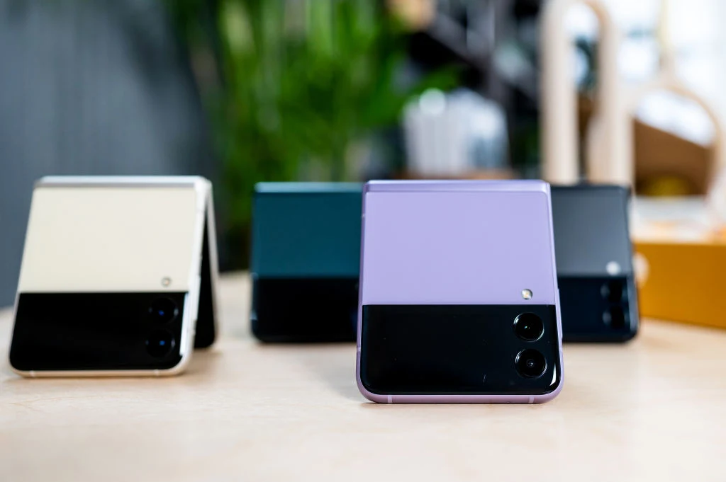 Samsung Galaxy Z Flip3 Samsung Galaxy Z Flip3