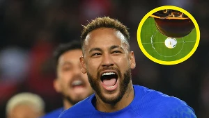 Tego jeszcze nie było! Neymar "zgasił" piłkę... zrzuconą z drona