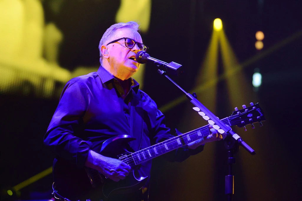 Bernard Sumner jest wokalistą i gitarzystą New Order