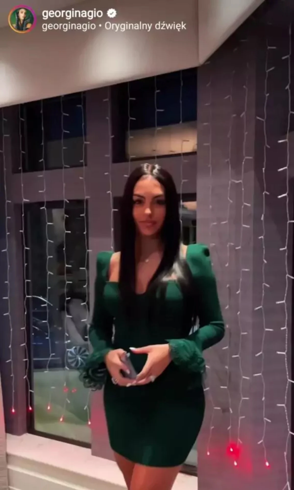https://www.instagram.com/georginagio/
