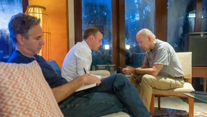 Joe Biden i sekretarz stanu USA Antony Blinken (na pierwszym planie) podczas rozmowy telefonicznej z Andrzejem Dudą