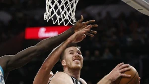 Jakob Pöltl z San Antonio Spurs