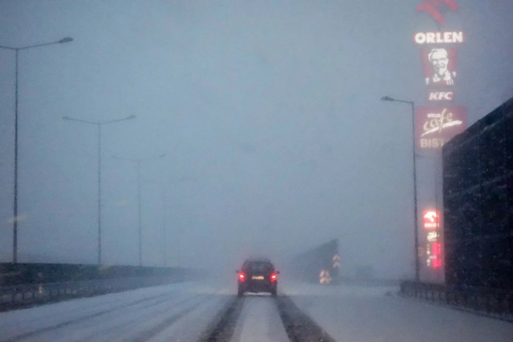W niektórych regionach Polski warunki na drogach mogą być trudne