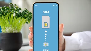 SIM czy eSIM. Co jest lepsze i czy opłaca się wymienić kartę?