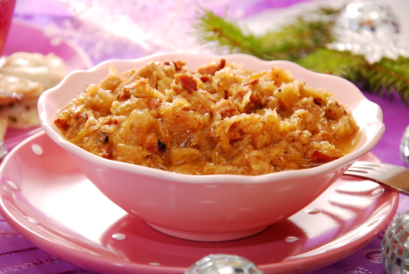 Tradycyjny bigos potrzebuje mieszanki przypraw do uzyskania wyjątkowego smaku