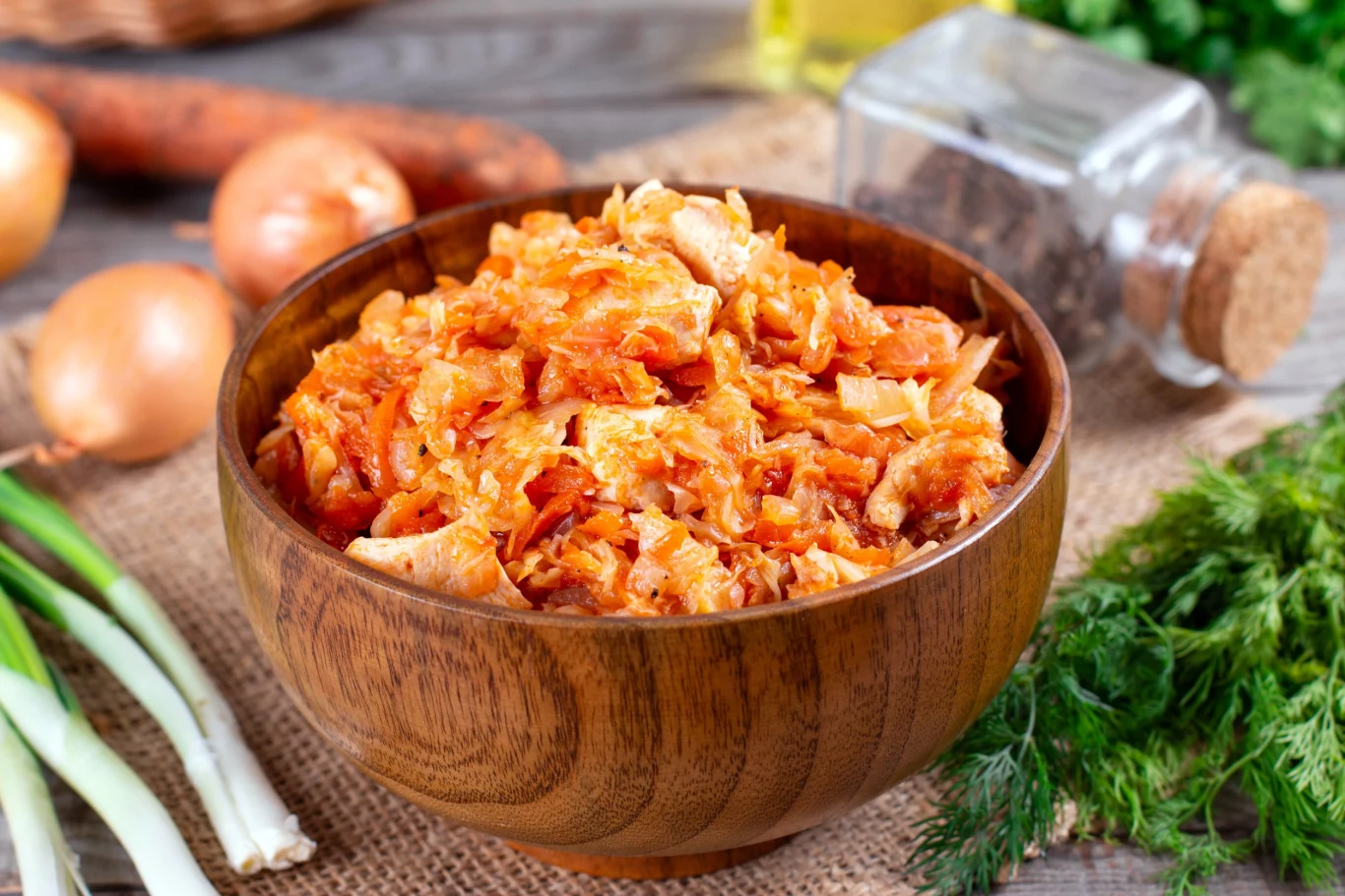 Bigos z powodzeniem możemy zawekować i przechowywać w lodówce lub chłodnym pomieszczeniu