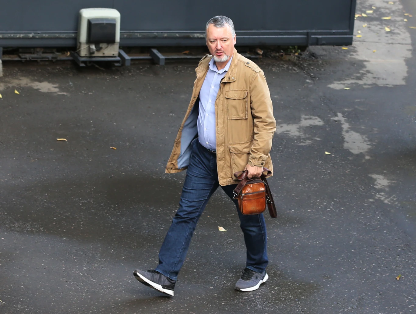 Tuż po tragedii na profilu Igora Girkina, w tym czasie głównodowodzącego prorosyjskich bojówek w Doniecku, pojawiła się informacja o zestrzeleniu „ukraińskiego samolotu AN-26”. Kiedy okazało się, że to malezyjski samolot pasażerski, wpis szybko usunięto Tuż po tragedii na profilu Igora Girkina, w tym czasie głównodowodzącego prorosyjskich bojówek w Doniecku, pojawiła się informacja o zestrzeleniu „ukraińskiego samolotu AN-26”. Kiedy okazało się, że to malezyjski samolot pasażerski, wpis szybko usunięto