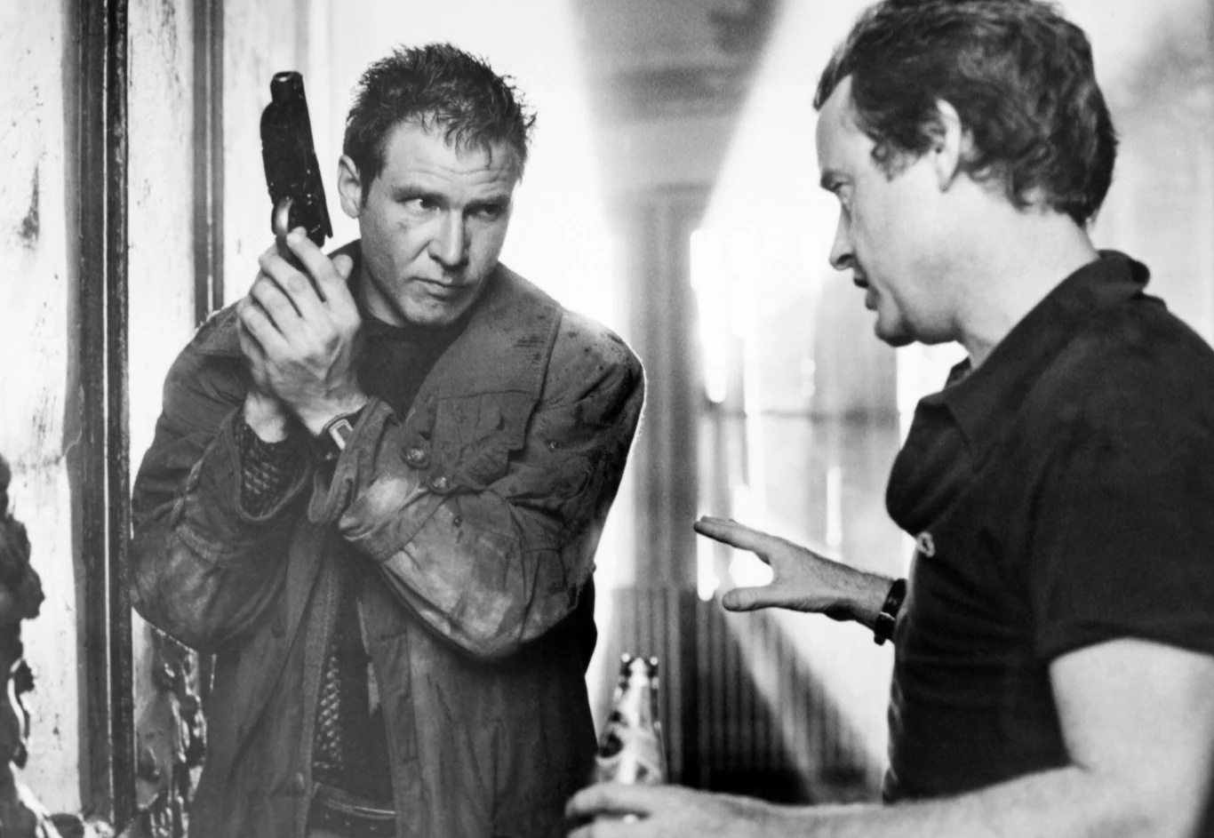 W rolę policjanta szukającego ukrywających się androidów wcielił się Harrison Ford W rolę policjanta szukającego ukrywających się androidów wcielił się Harrison Ford