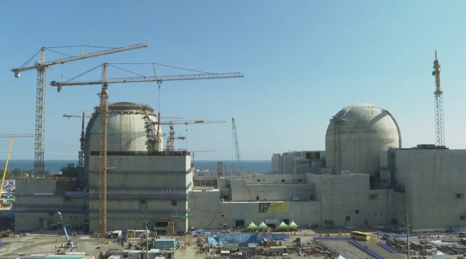 Z sondażu wynika, że ponad 85 proc. badanych popiera budowę elektrowni atomowych w Polsce. Na zdjęciu: elektrownia Saeul położona nad Morzem Wschodnim Z sondażu wynika, że ponad 85 proc. badanych popiera budowę elektrowni atomowych w Polsce. Na zdjęciu: elektrownia Saeul położona nad Morzem Wschodnim