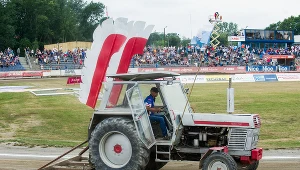 Kłótnia o traktorzystę. Ile zarobi pan Mikołaj?