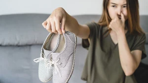 Jak pozbyć się nieprzyjemniej woni z butów?