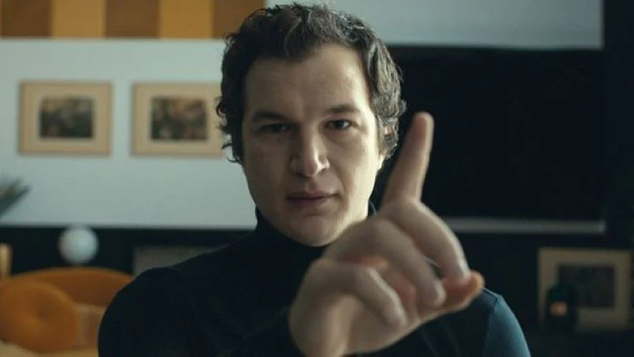 Alec Utgoff w scenie z filmu "Śniegu już nigdy nie będzie"