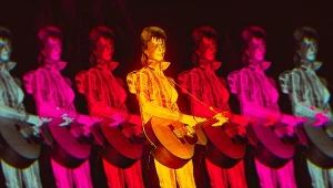 Kadr z filmu "Moonage Daydream"