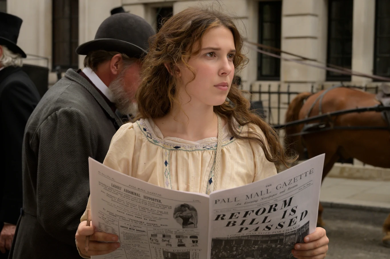 Millie Booby Brown jako Enola Holmes