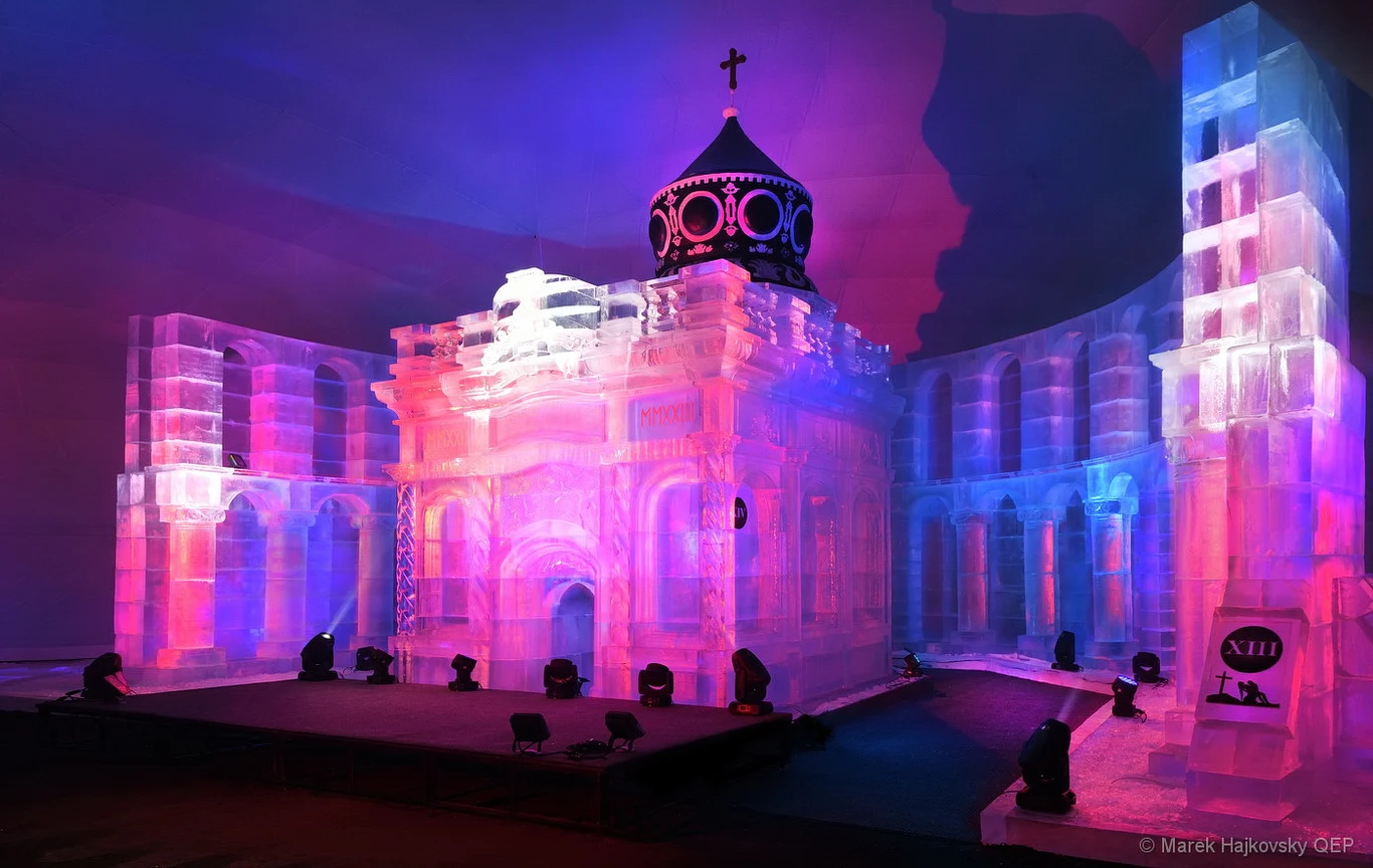 Tatrzańska Lodowa Świątynia w tym roku zyskała moty przewodni poświęcony Janowi Pawłowi II. Tatrzańska Lodowa Świątynia w tym roku zyskała moty przewodni poświęcony Janowi Pawłowi II.