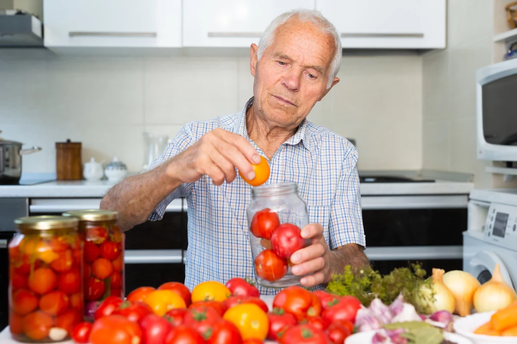 Przetwory z pomidorów na zimę to cenne źródło witamin i makroelementów