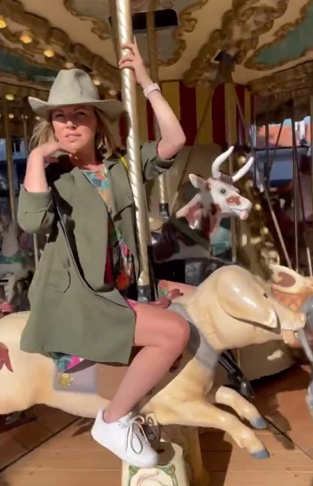 Aleksandra Kwaśniewska na jednym z kadrów udostępnionych w sieci. Aleksandra Kwaśniewska na jednym z kadrów udostępnionych w sieci.